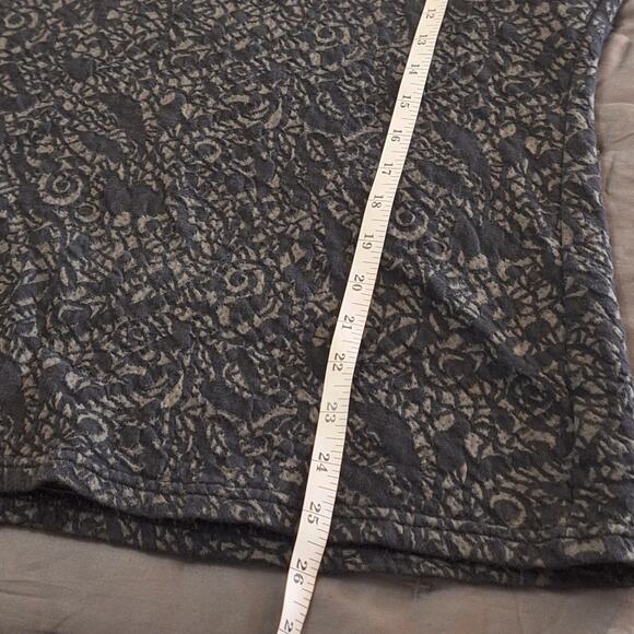 Linnea Shirt Women's Medium Black Textured Floral Artsy Steampunk Victorian Goth - Picture 5 of 6